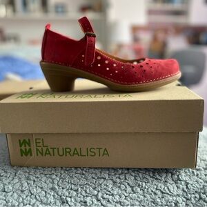 El Naturalista red suede Tibet collection mary janes
Size EU 38 US 7
